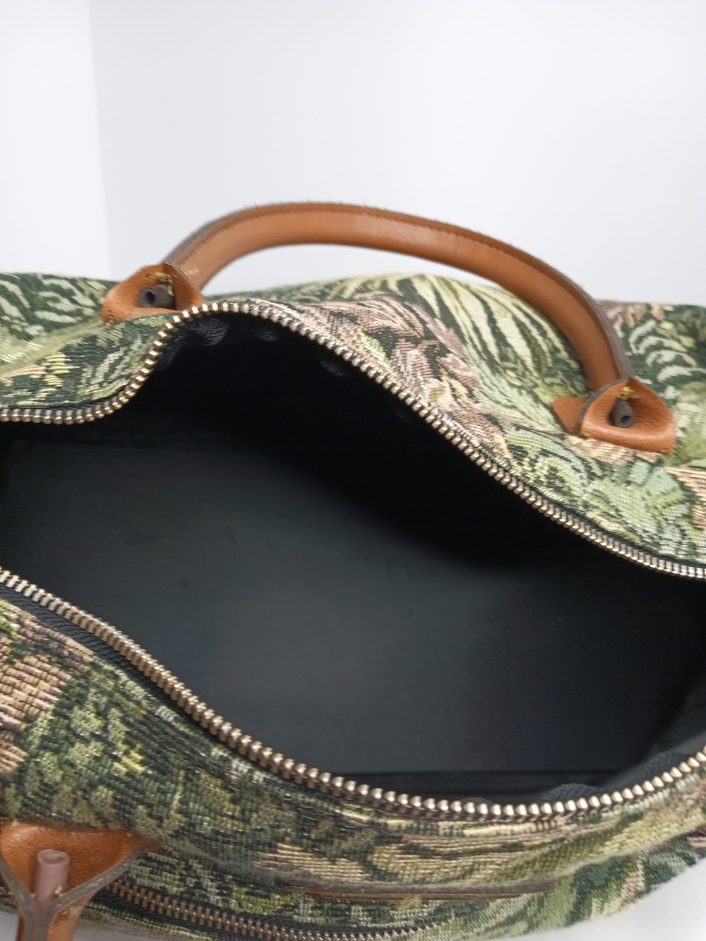 American Tourister Green Floral Tapestry Travel Bag with Tan Trim - Picture 6 of 7